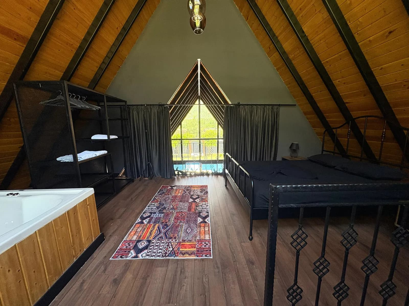 Odalar ve jakuzi 2 — Pars Bungalov, Konyaaltı, Antalya